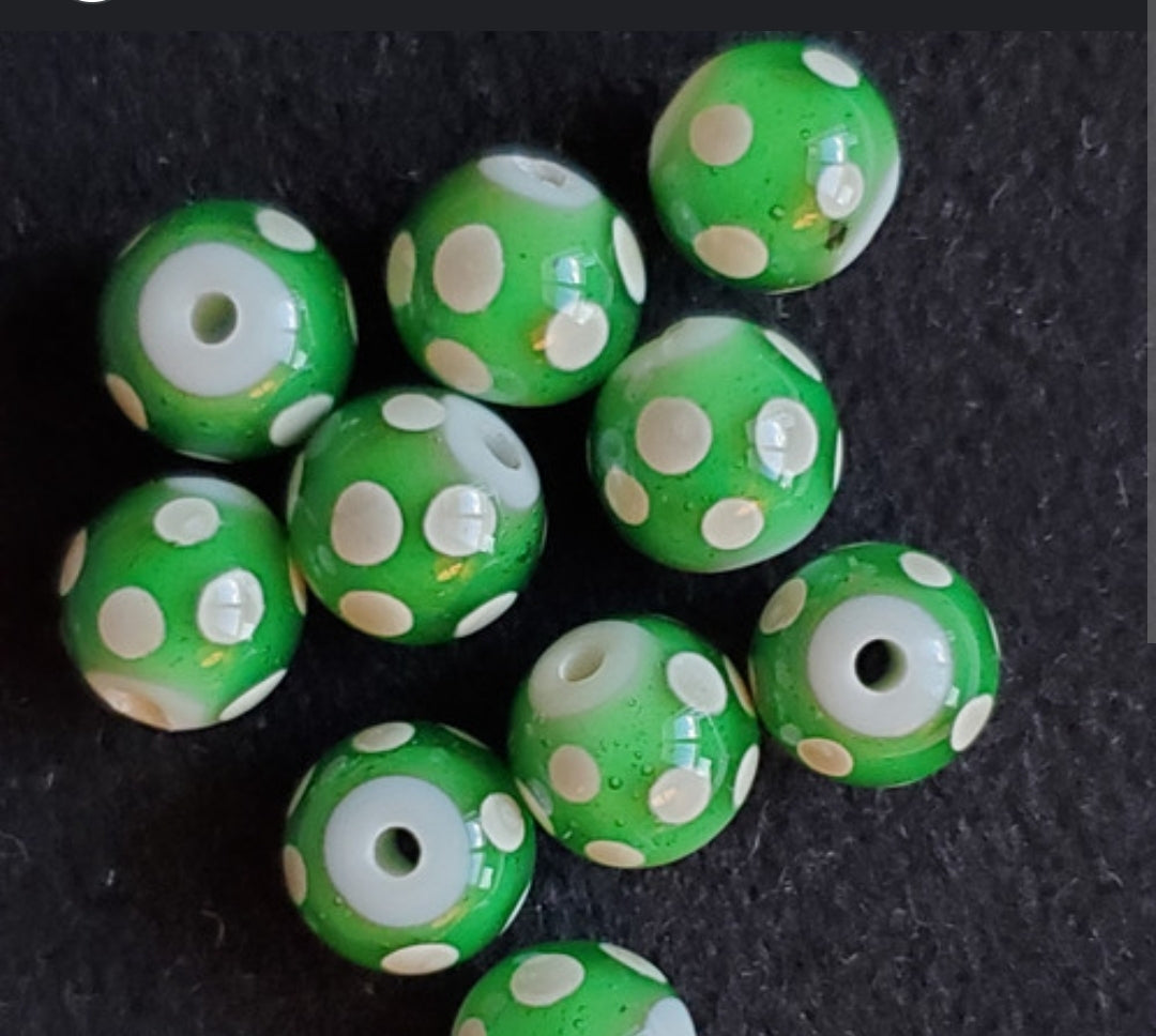 Skunk Beads White Core Green