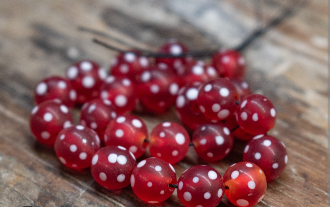 Skunk Beads Transparent Red