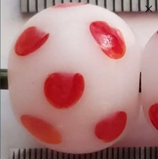 Skunk Beads Milk White