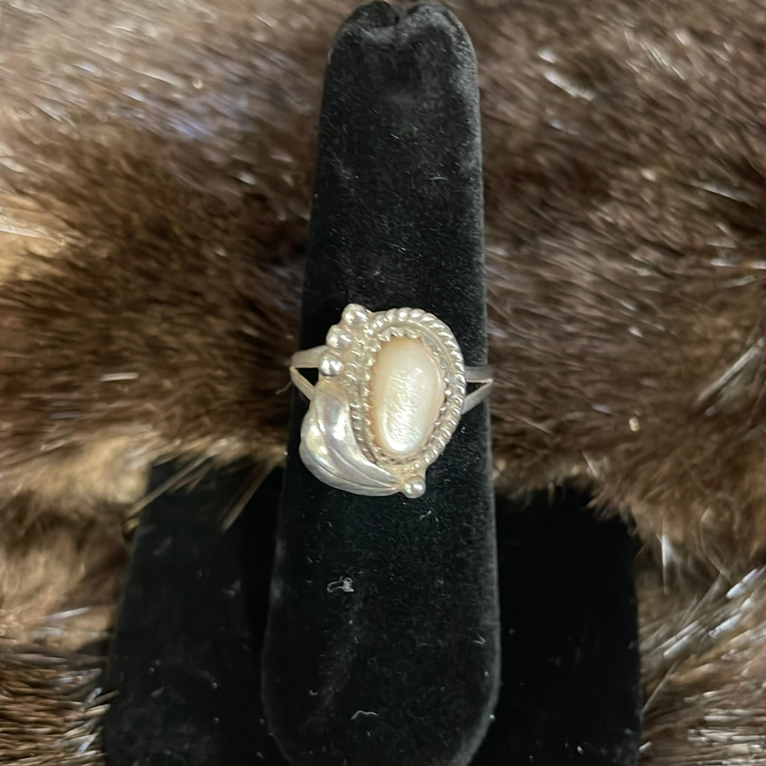 Sterling Silver Mother of Pearl W/ Rope and Floral Ring
