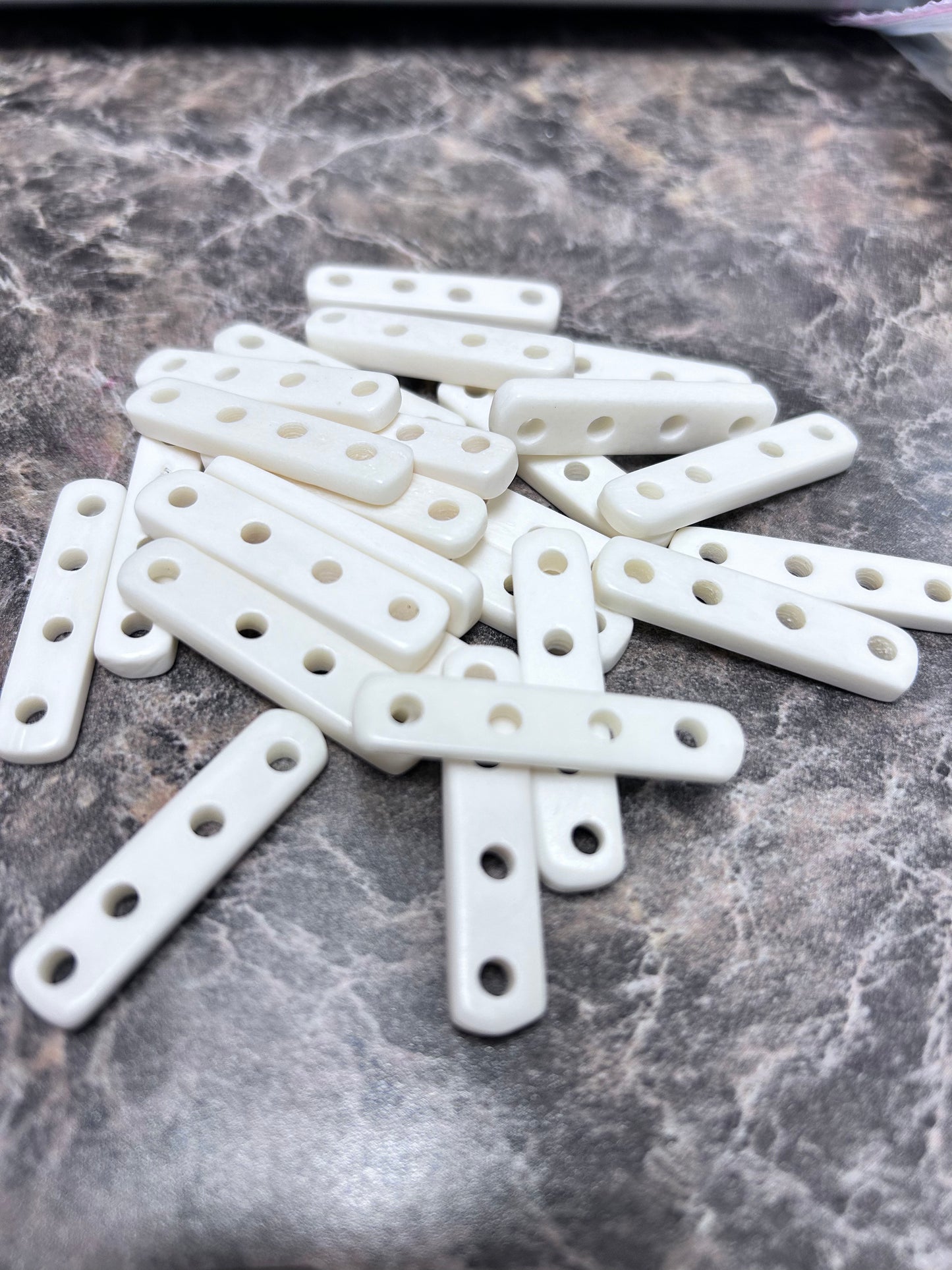 Bone Spacer 4 Hole Narrow White