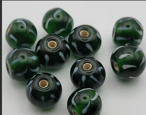 Green and White Swirl Bead